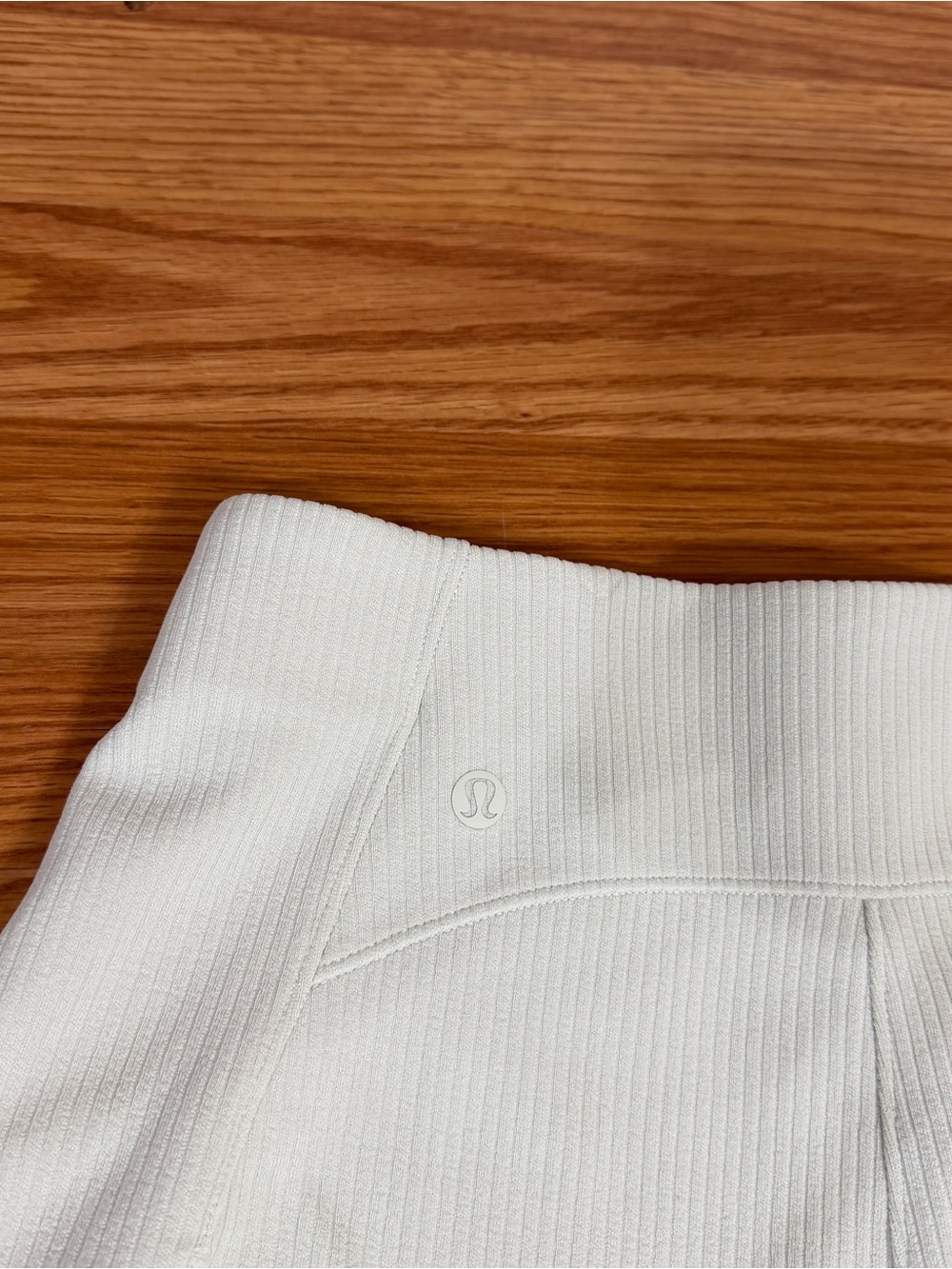 Lululemon Ribbed Softstreme High Rise Short 2” In Bone Size 6 - Picture 8 of 8